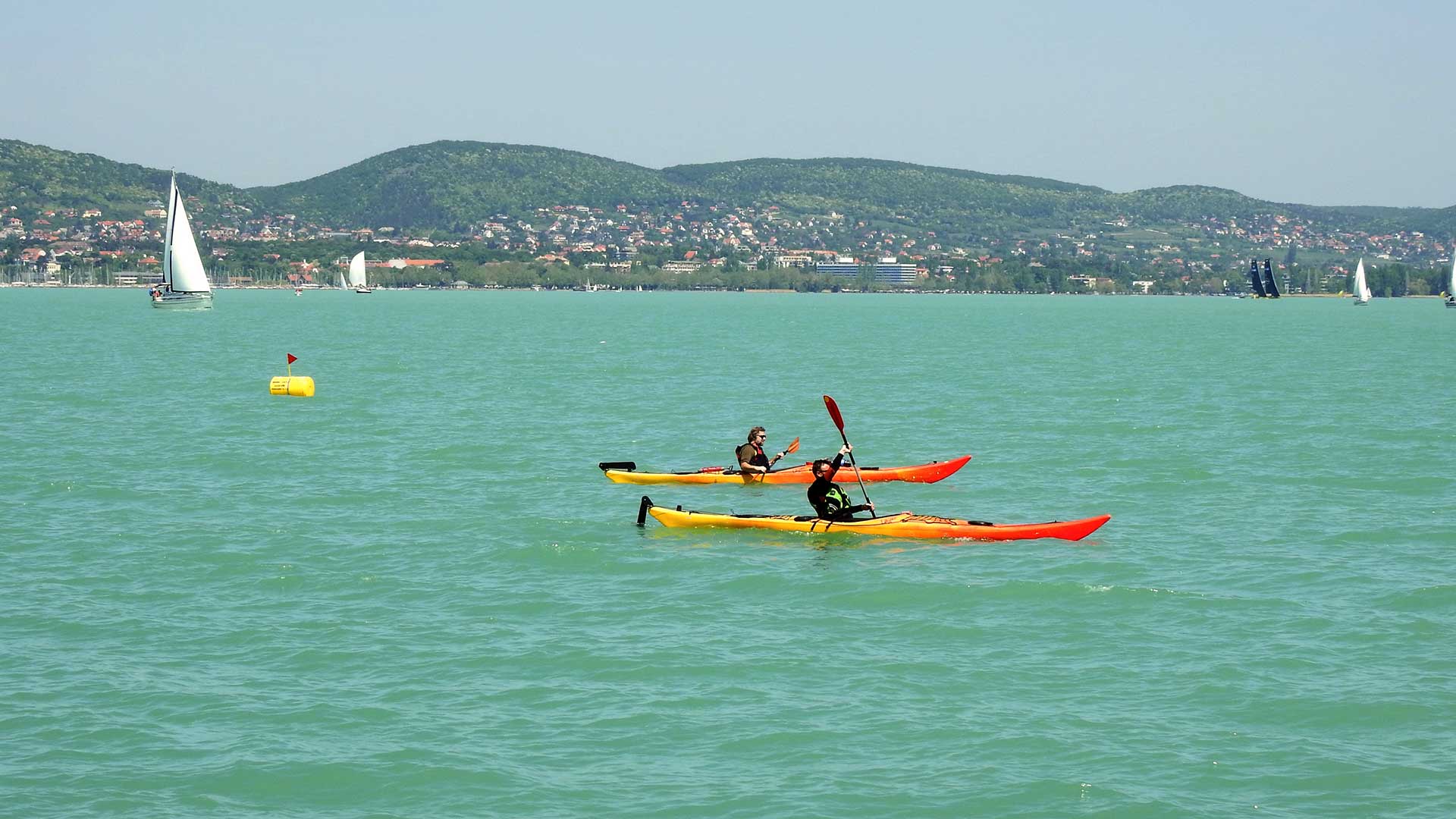 Kajakkal, bejárhatja a Balaton legszebb részeit