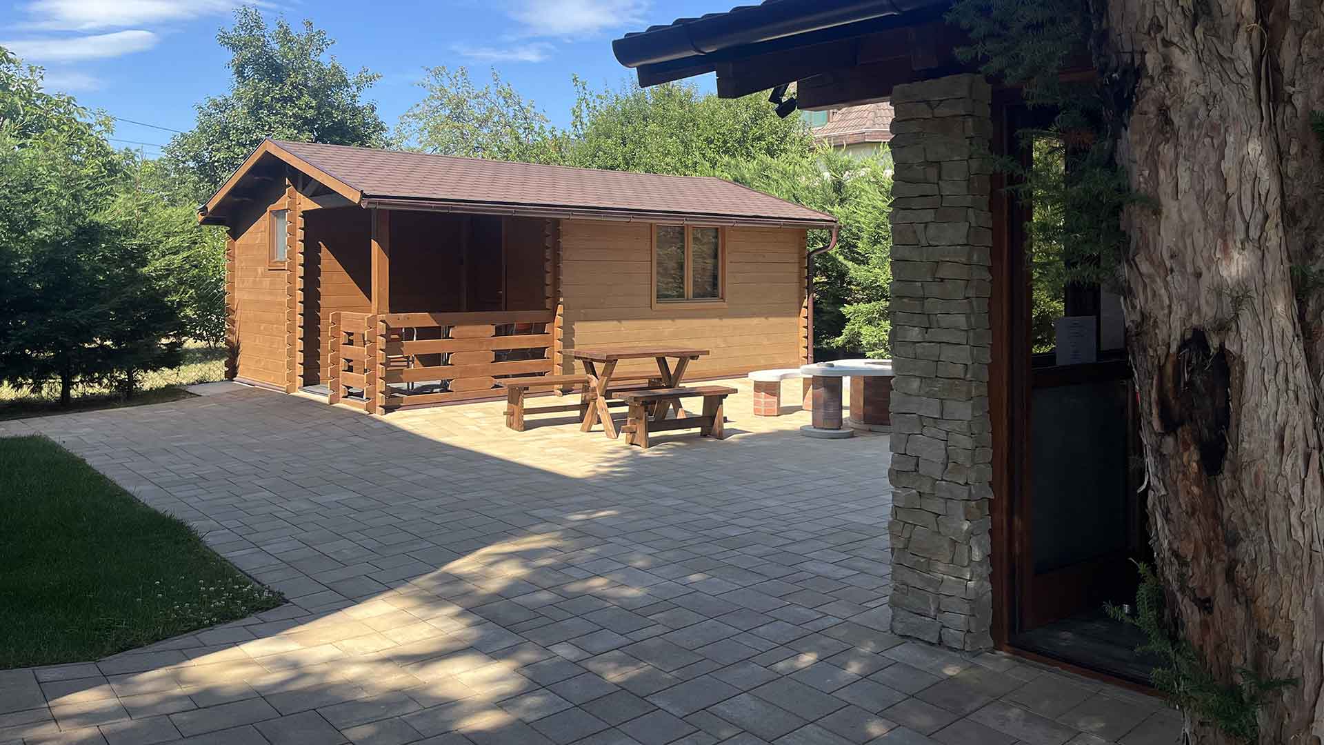 A képen látható apartman, egy a boronafalas faház