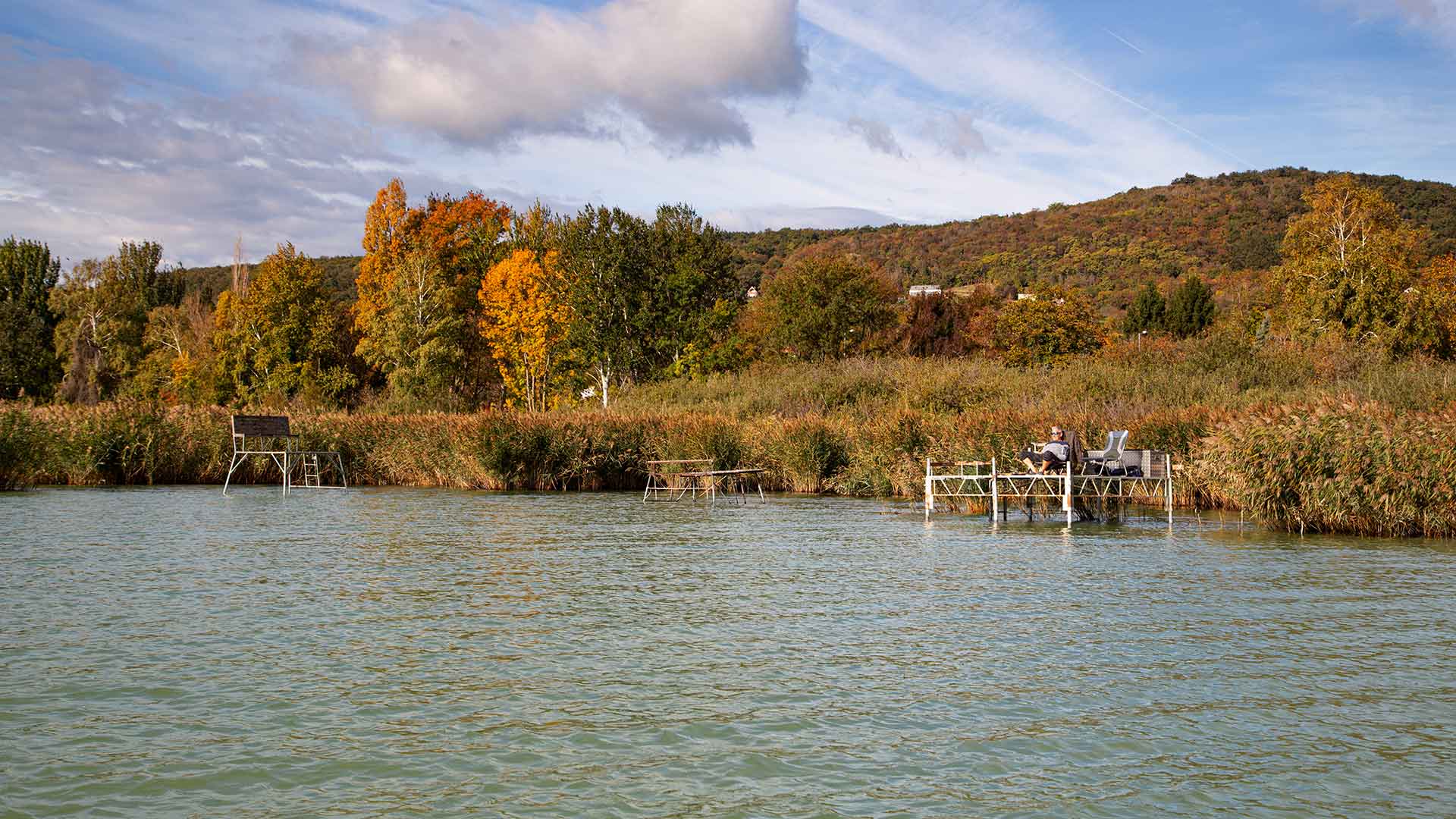 Ezen az engedélyezett stégen lehet horgászni