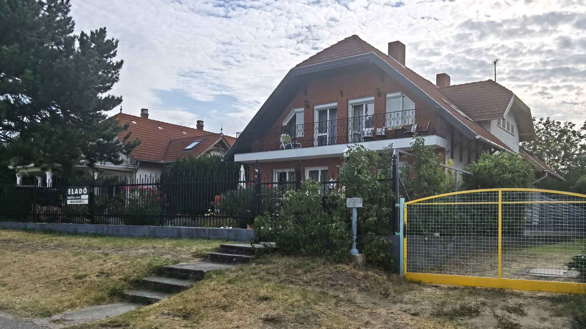 Szuperpanorámás cégüdülő, csak jól prosperáló vállalkozásnak Balatonvilágoson eladó