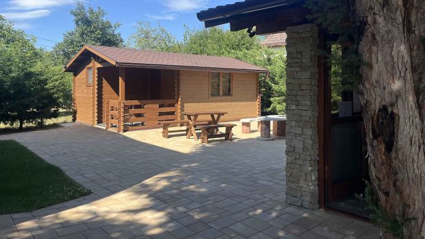 A képen látható apartman, egy a boronafalas faház A képen látható apartman, egy a boronafalas faház